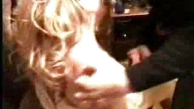 Puta pelirroja follada a lo perrito en la manga español xxx cama