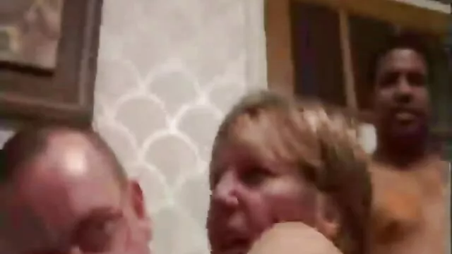 Bonita mom hentai español follada anal con masturbación