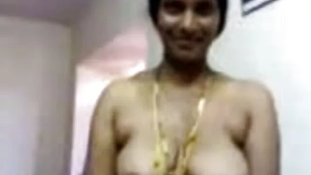 Al tipo le gusta filmar su propio sexo en una videocámara con diferentes simpson hentai español putas