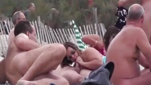 Negro se folla a una rubia y le llena la boca hentai bdsm sub español de esperma