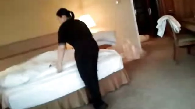 La propia vieja morena decidió mostrar todo de lo que es capaz, y con destreza desnudó su sexy hentai latino online cuerpo