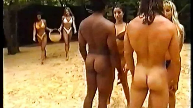 Dos negros follan duro a xxx hentay español una perra blanca en la boca y en el anal