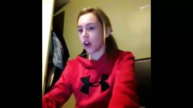 Handyman recibe una mamada de una rubia porno hentai audio español
