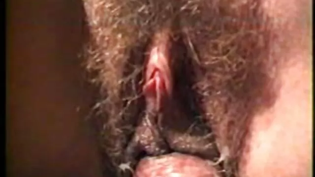 Chica desnuda chupa la polla de un hentai series en español chico