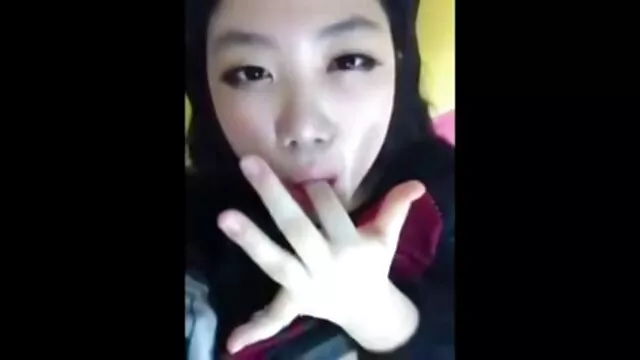 Cálidas salpicaduras de semen en la cara de una videos hentay subtitulados asiática
