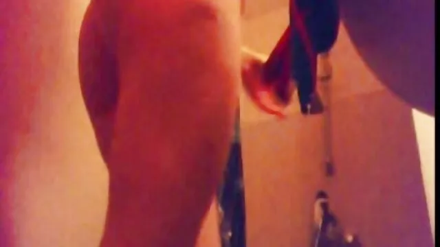 Lesbiana de ébano hentai español hd le da un masaje erótico a su novia