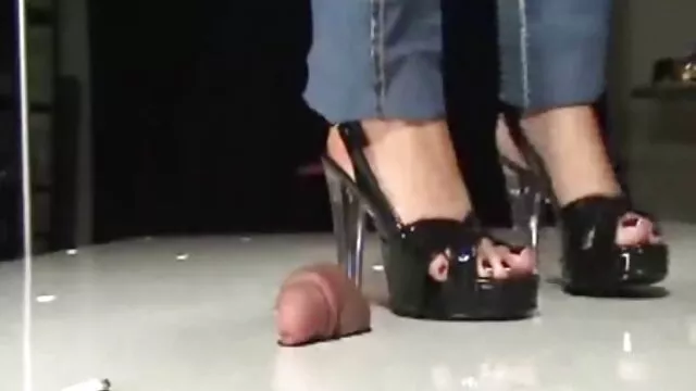 Pete está filmando a su esposa por porno hentai subtitulos español la noche