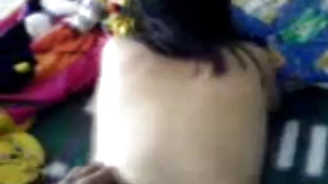 Abuelita lesbiana enseña a su nieta caricias hentai sub español sin censura lesbianas