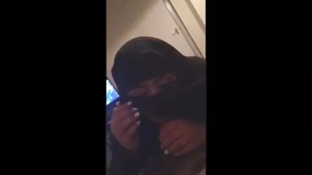 Ella enseña videos hentay gratis español el culo en público