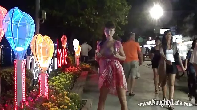 Esposo y esposa lucen sexo en sexo hentay en español cámara