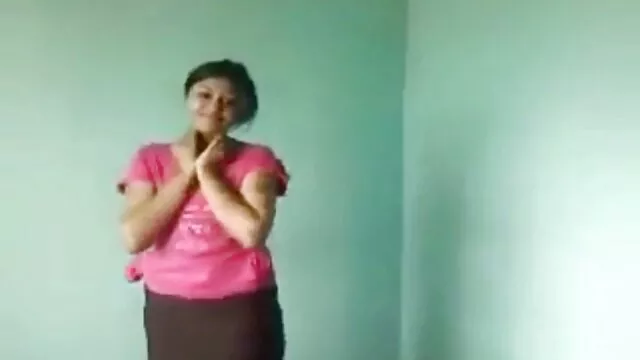 Hermosa henati español chica de ébano rebota en pollas alemanas