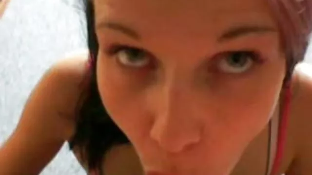 La rubia prefiere masturbarse frente a la videos hentai subtitulado webcam