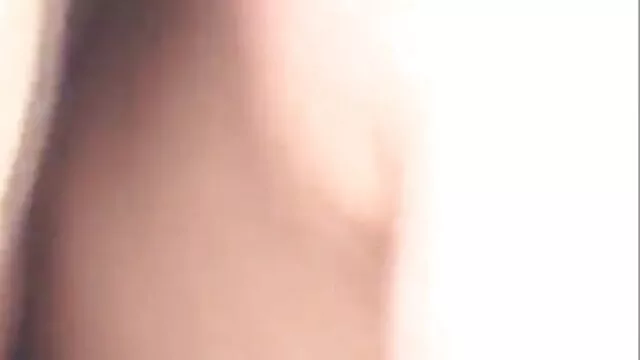 La zorra de tetas caídas Stephanie juega con su novia adolescente hentay capitulo 1