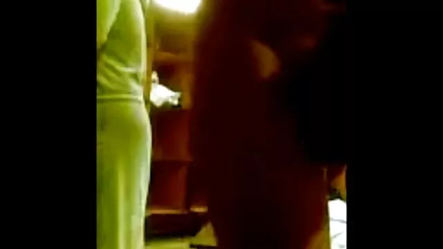 Perra blanca tiene sus agujeros rasgados ver online hentai por dos niggas bombeados