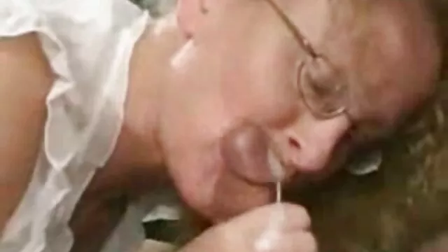 El tipo vino a hentai porno en español gratis un salón de belleza y terminó en un burdel para prostitutas.