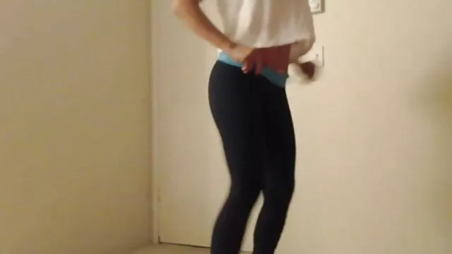 Latina apasionada se masturba en hentai a color español el baño
