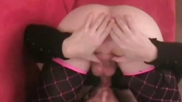 Belleza japonesa con grandes tetas gime mejor hentai español mientras se masturba